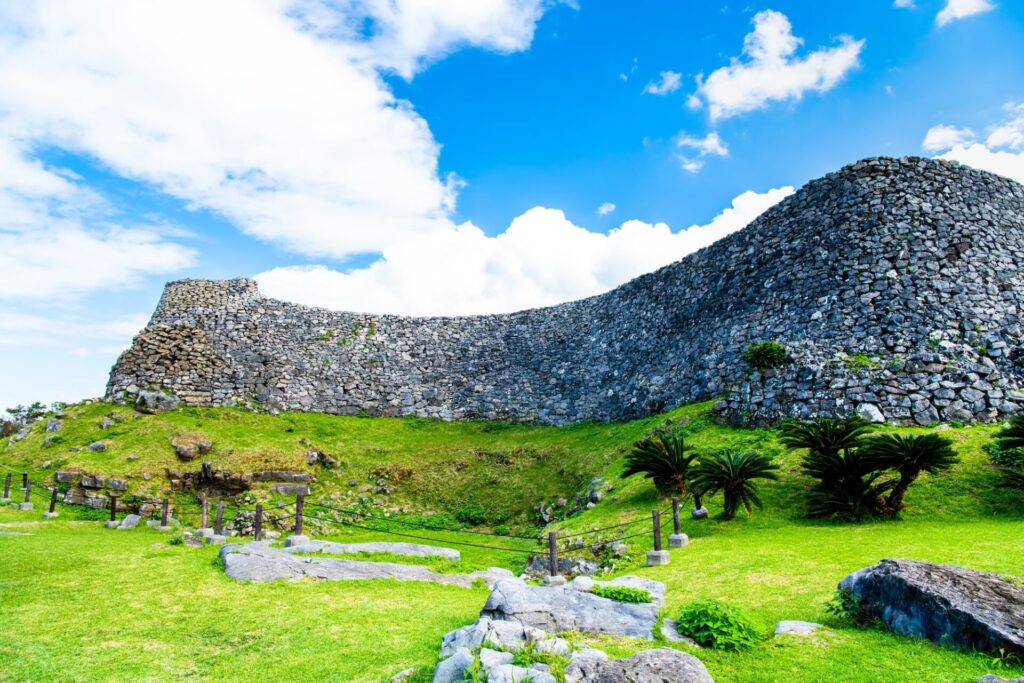 青空の今帰仁城跡