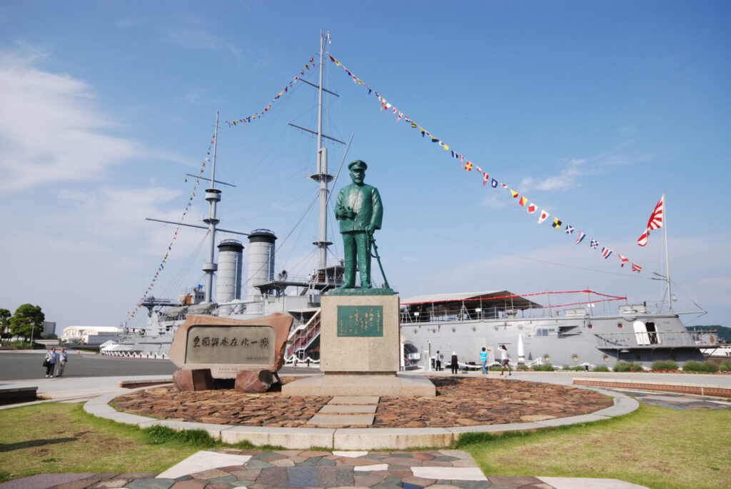 午前: 旧軍の施設を探検気分で散策