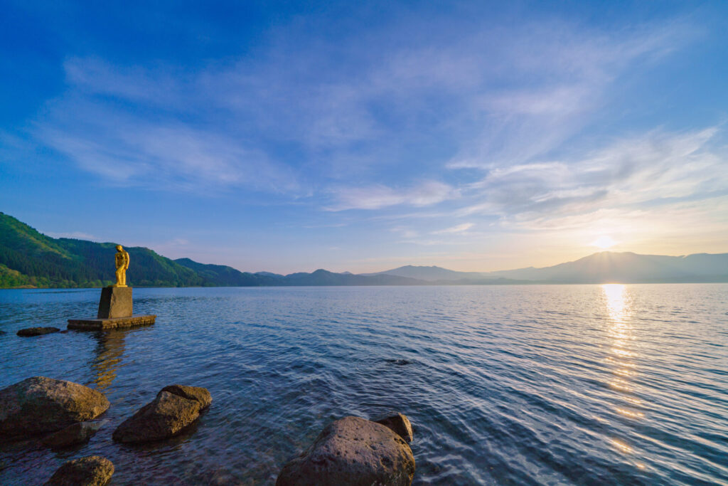 夕方: 大自然の中サウナ浴を楽しむ／タザワコサウナ
