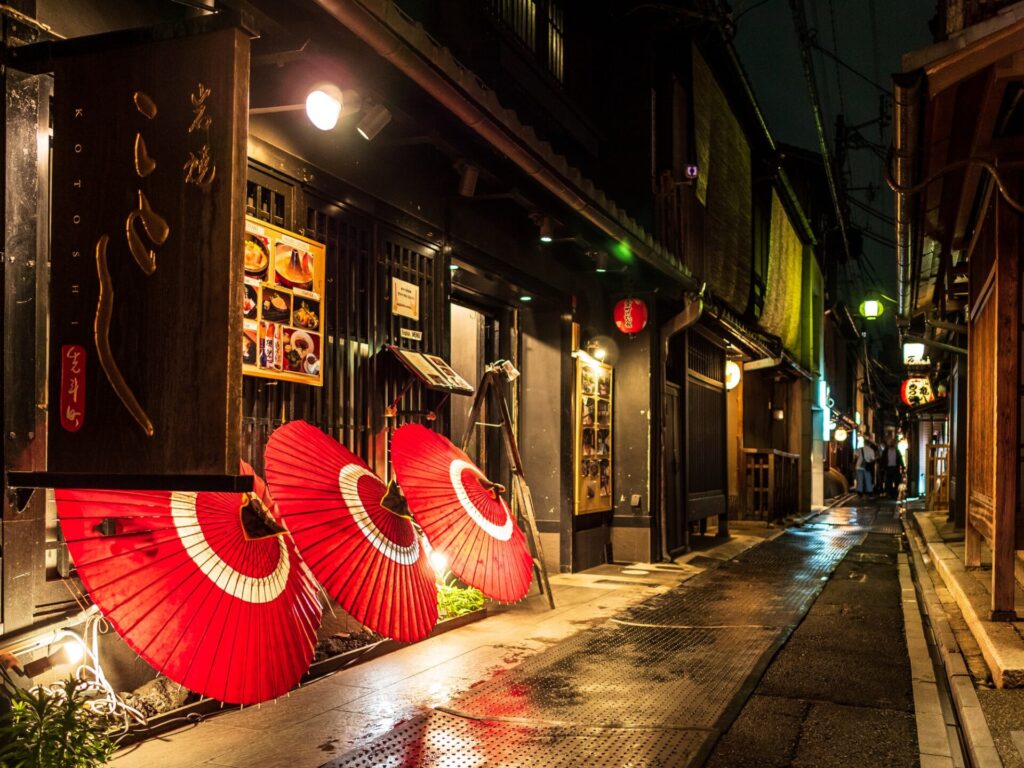  京都の夜の祇園先斗町