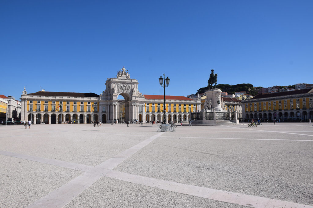 午後: コメルシオ広場