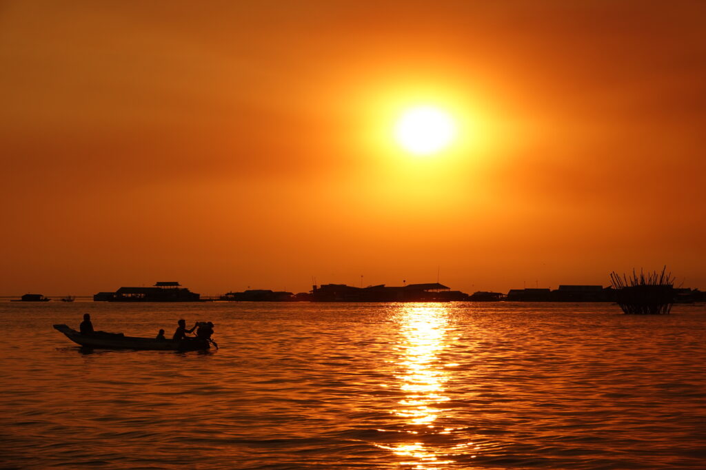 夕方: トンレサップ湖へ