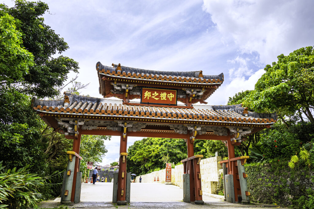 夕方: 首里城公園で沖縄の歴史を感じる