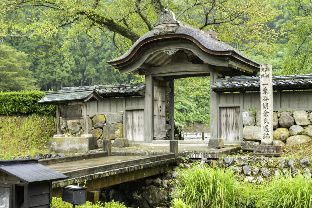 午後: 一乗谷朝倉氏遺跡を訪れる