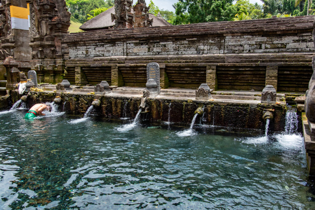 神秘的でエキゾチックなムード(ティルタ・ウンプル寺院)