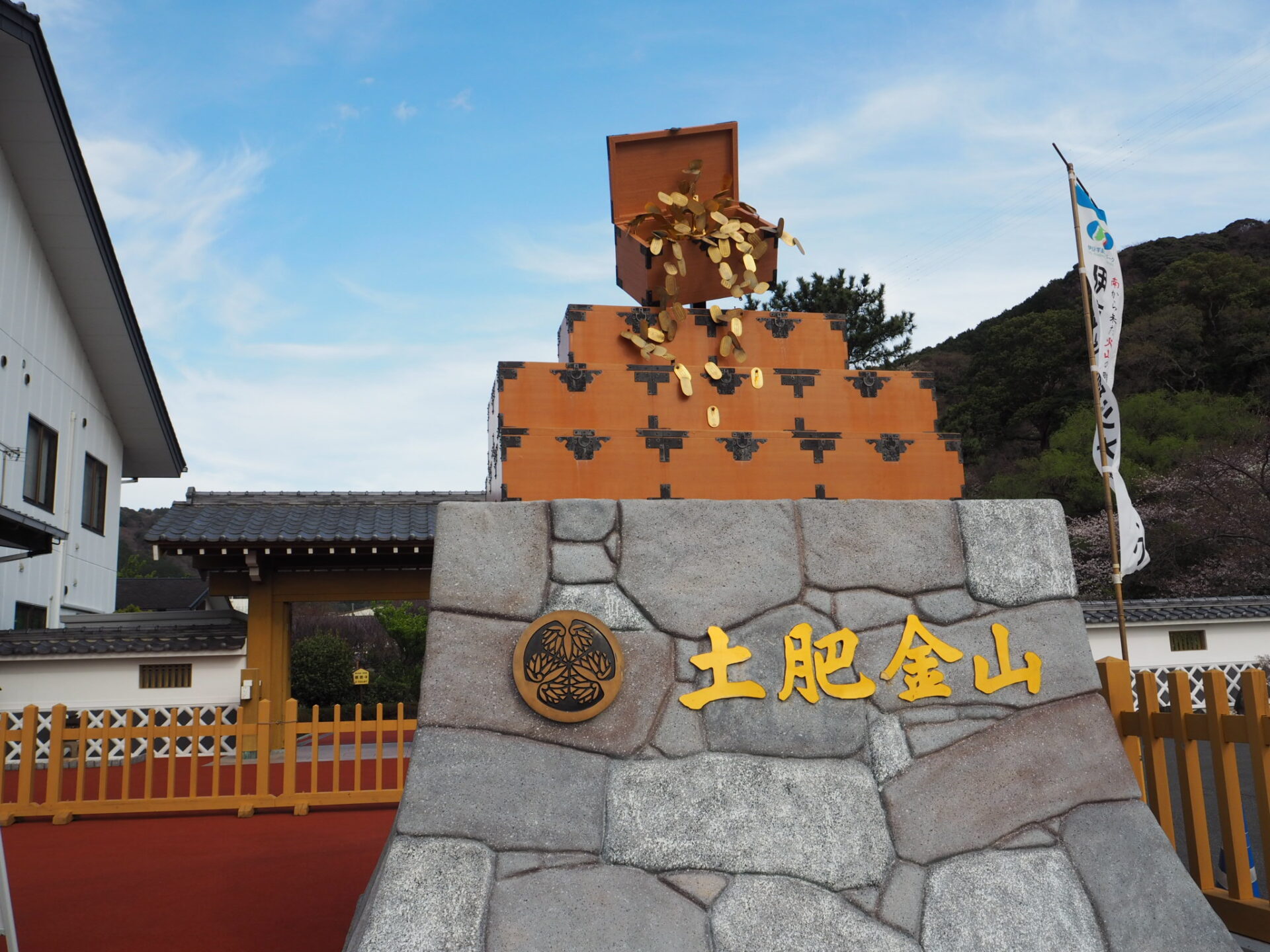 土肥金山の黄金館を見学