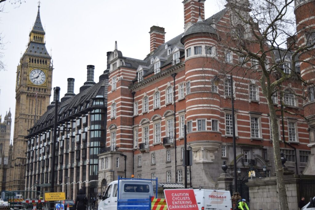 ウェストミンスター駅とビッグ・ベン