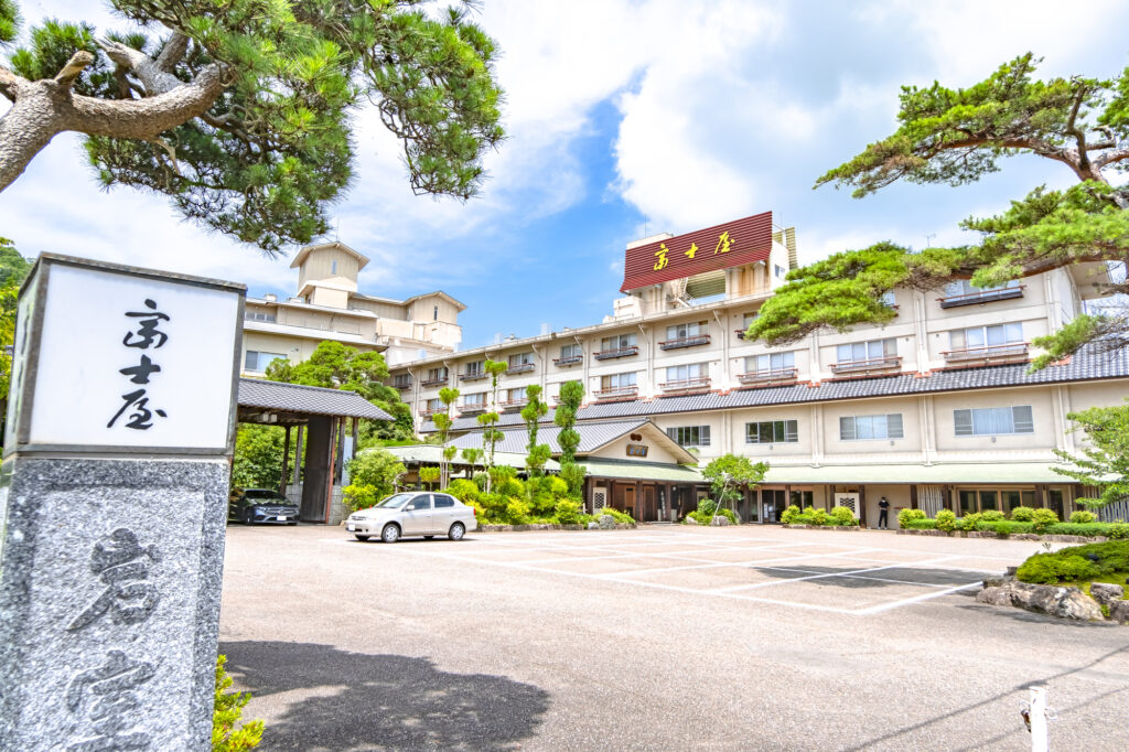 新鮮な温泉と美味しいご飯の「富士屋」
