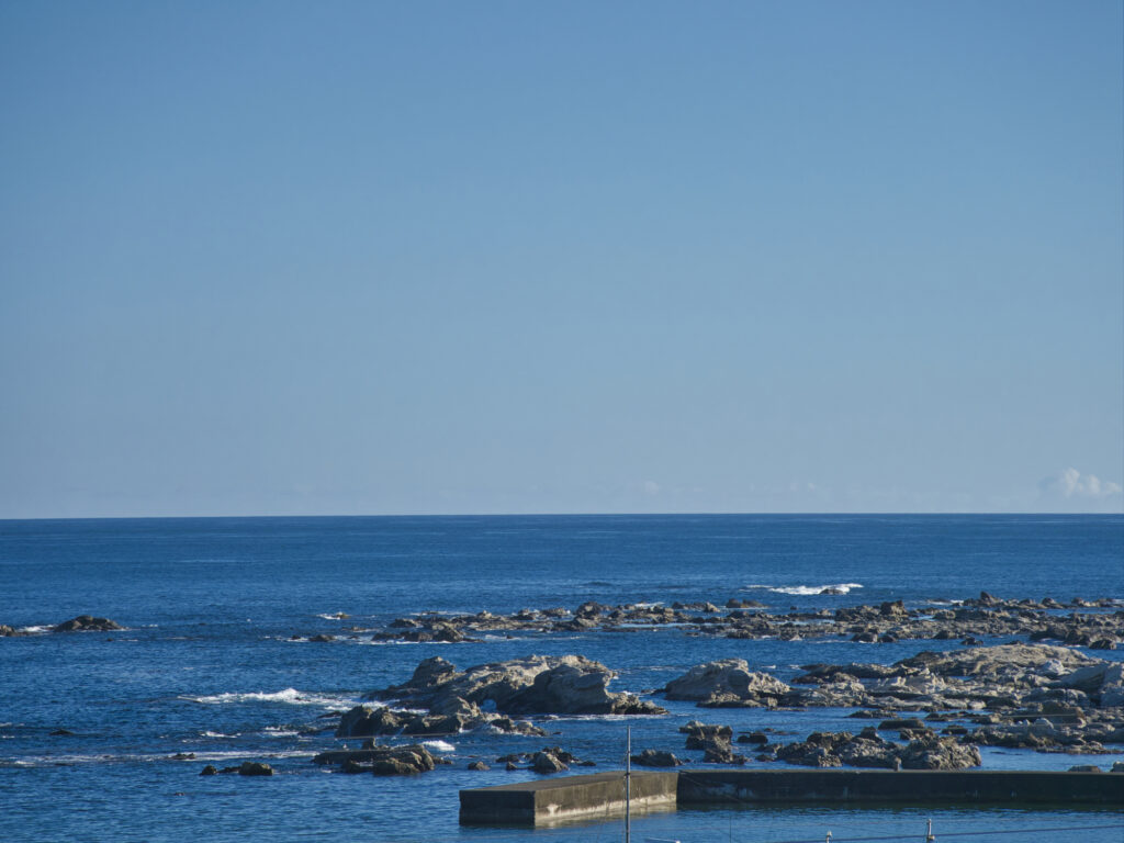 鴨川オーシャンパークから観た海岸