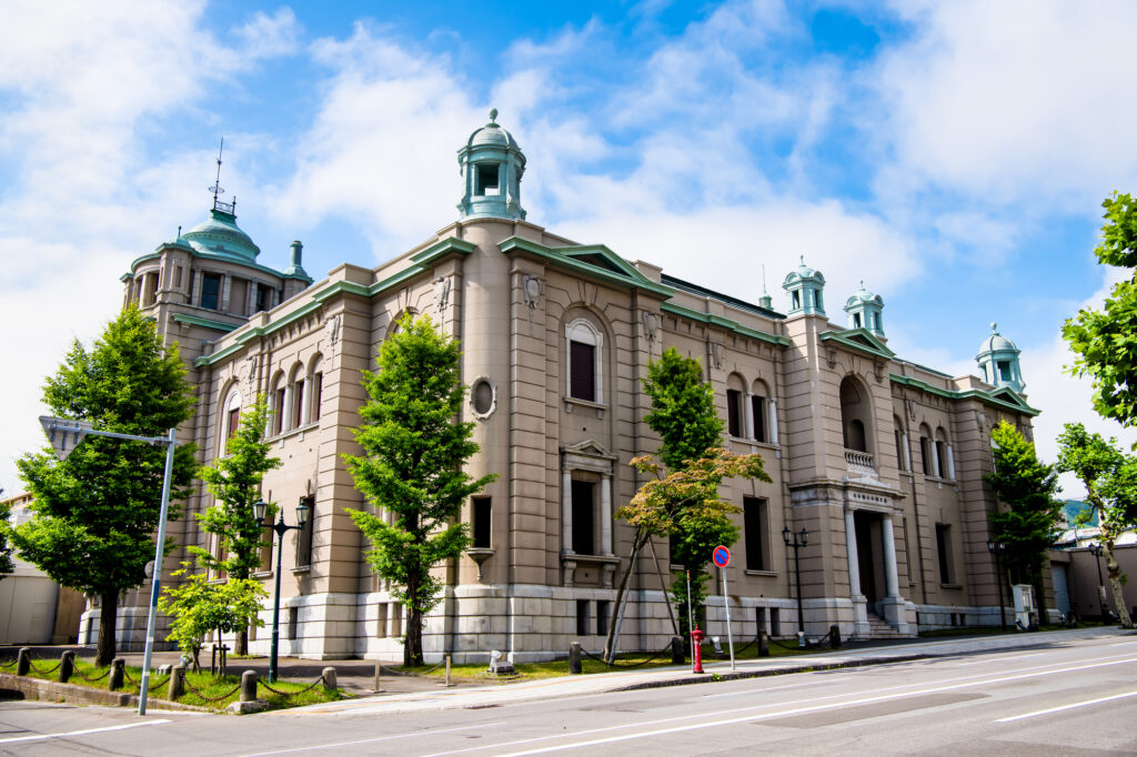 午前: 日本銀行旧小樽支店金融資料館で金融の歴史を学ぶ
