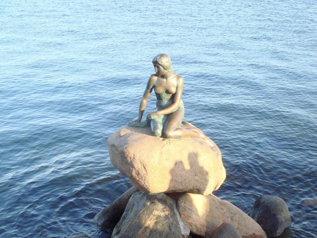 人魚姫の像