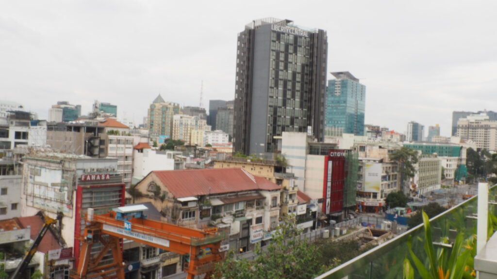 午後: 高島屋周辺でショッピング&カフェ巡り
