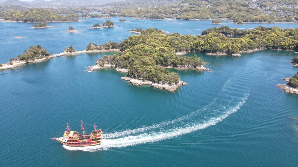 九十九島をクルーズ船観光