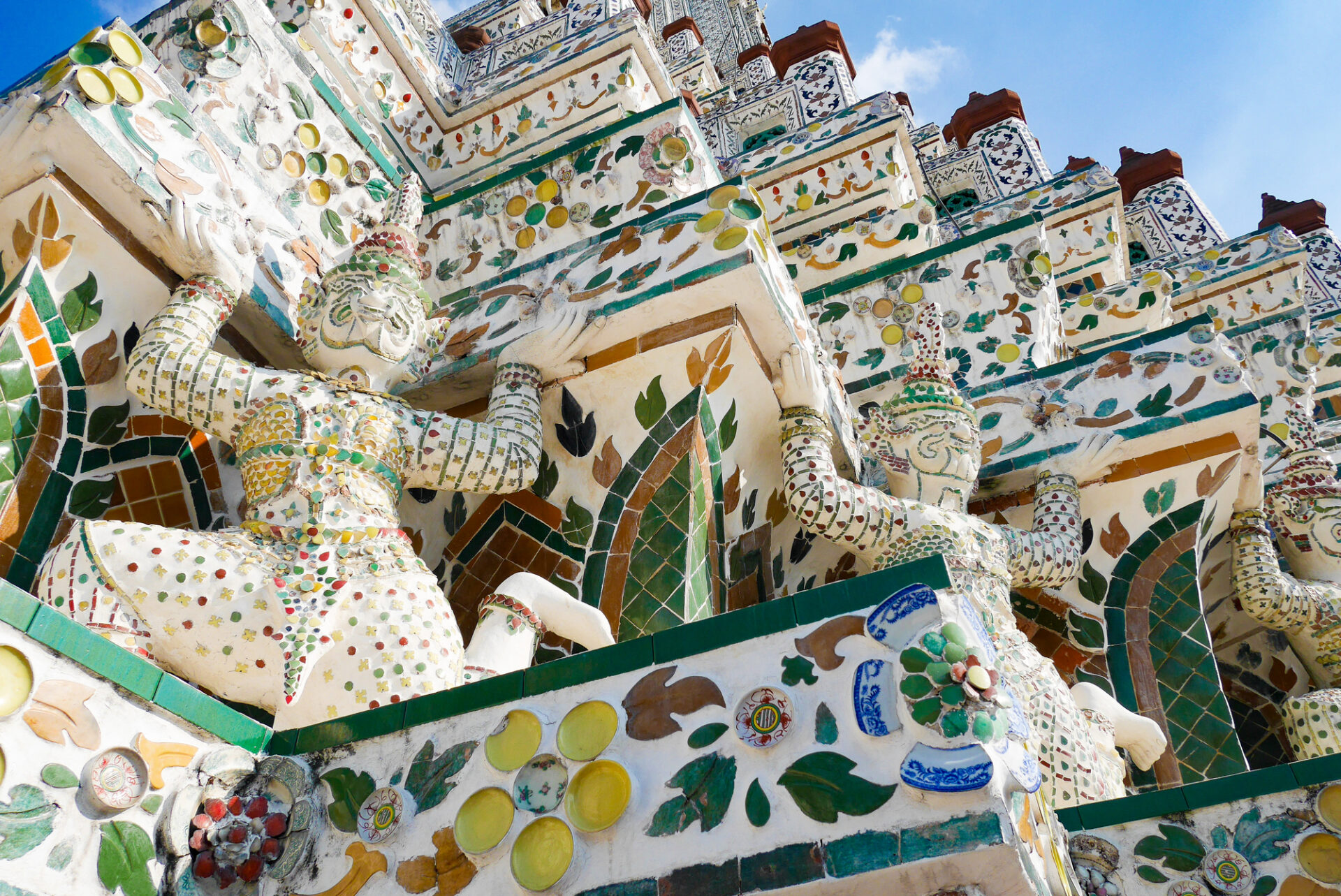 バンコクのワット・アルンの鬼神「ヤック」像