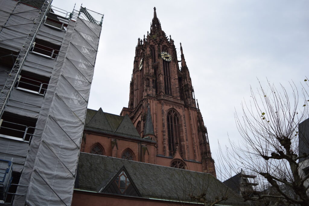 午後: 聖バルトロメウス大聖堂の訪問