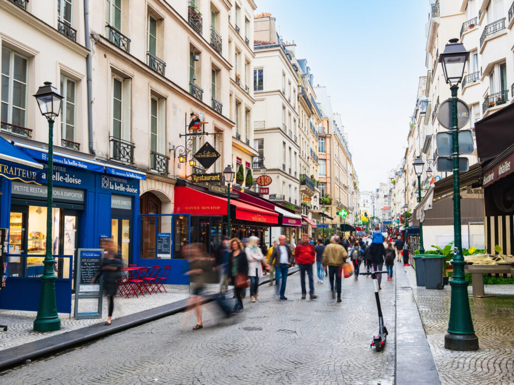 パリ旅行に必要な費用の概要