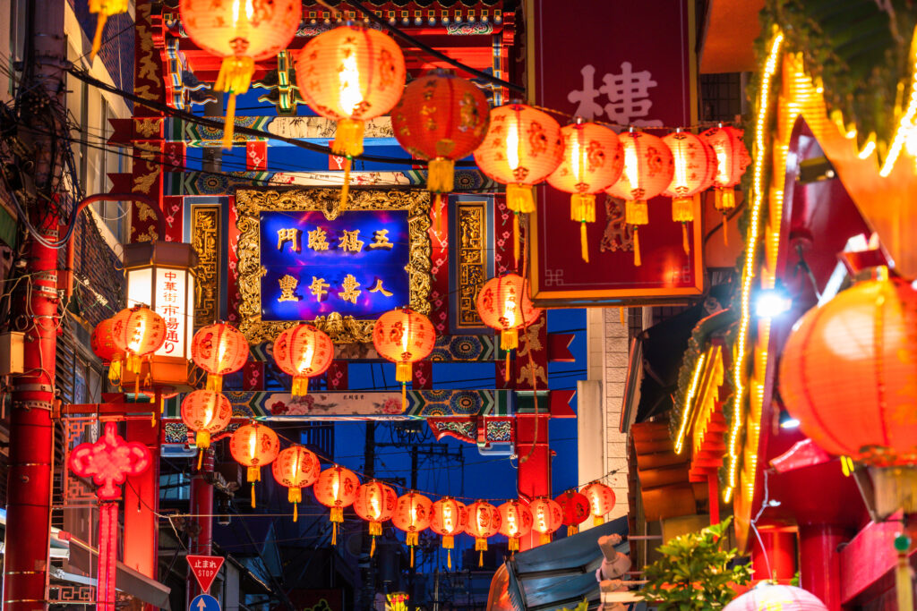 横浜中華街のランタンが異国情緒あふれる夜景