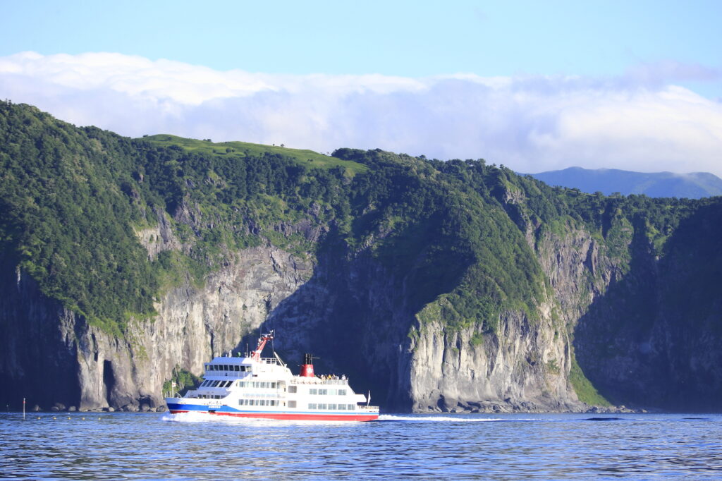 午後: 知床クルーズ