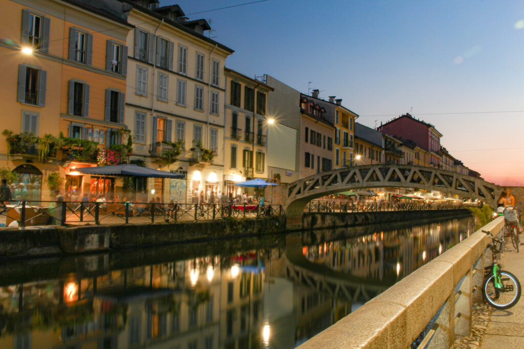 【ナポリ】ナヴィリオ地区　夜景