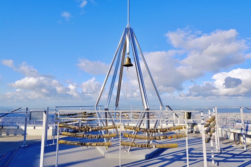 藻岩山 山頂展望台の鐘