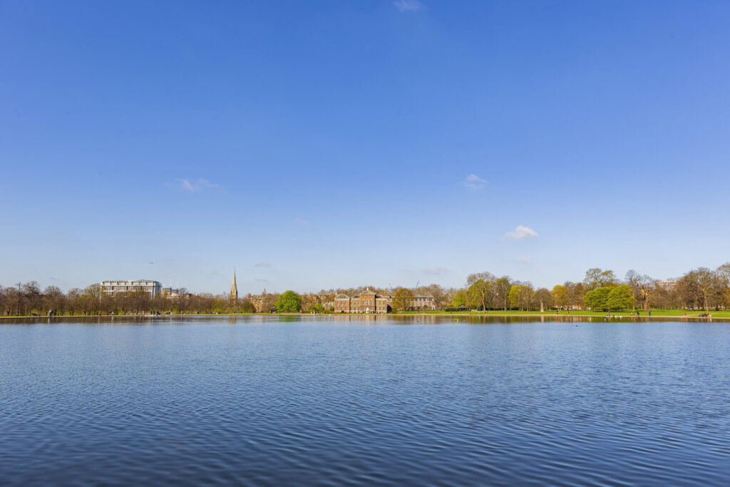 ロンドンの公園で体験する文化と歴史