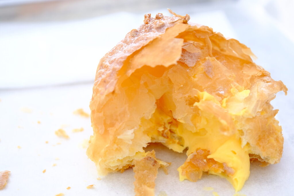 夜: クラブハリエ 彦根美濠の舎のカフェでスイーツを味わう