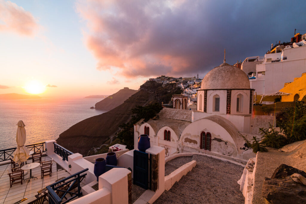 サントリーニ島の中心地「フィラ」
