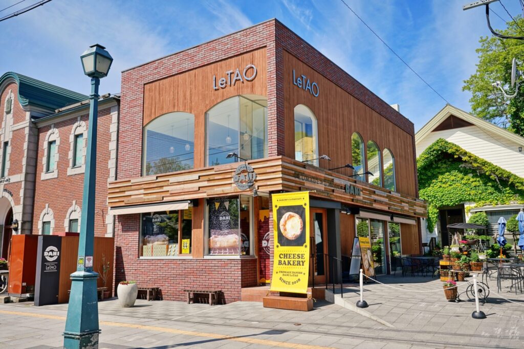 夜: ルタオの本店で絶品ケーキを食べよう!