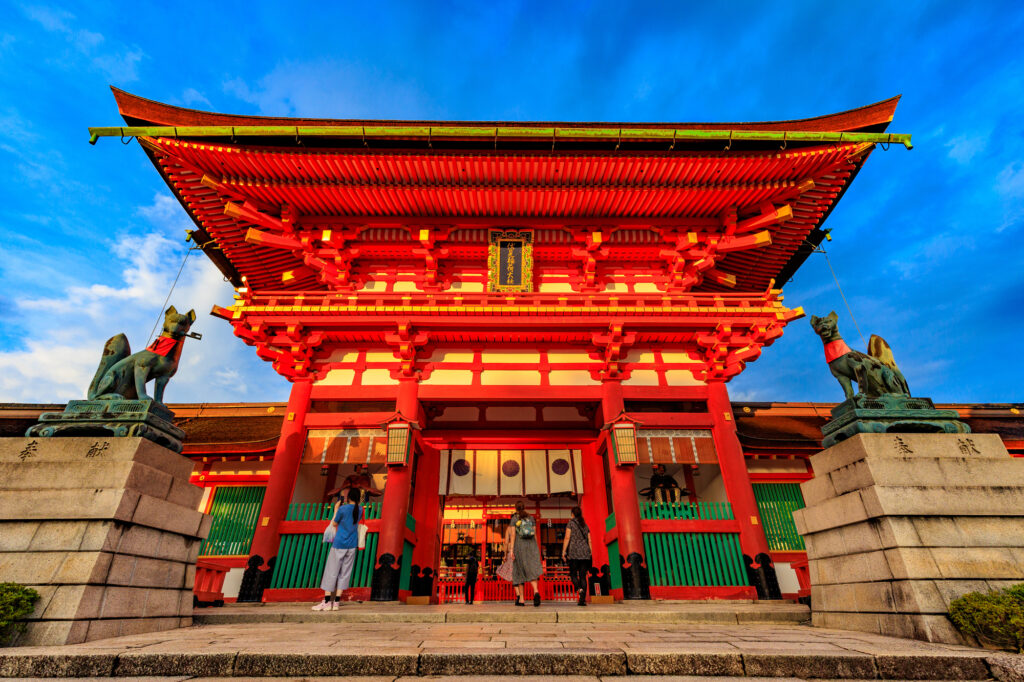 午前: フォトジェニックな千本鳥居「伏見稲荷大社」