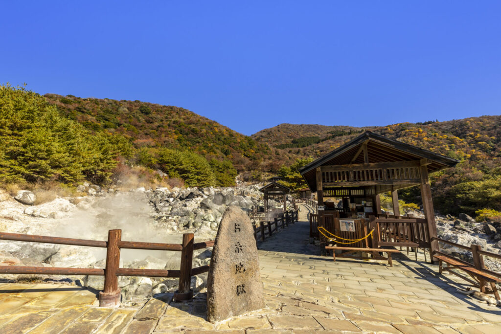 午後: 雲仙地獄で自然の力を感じる