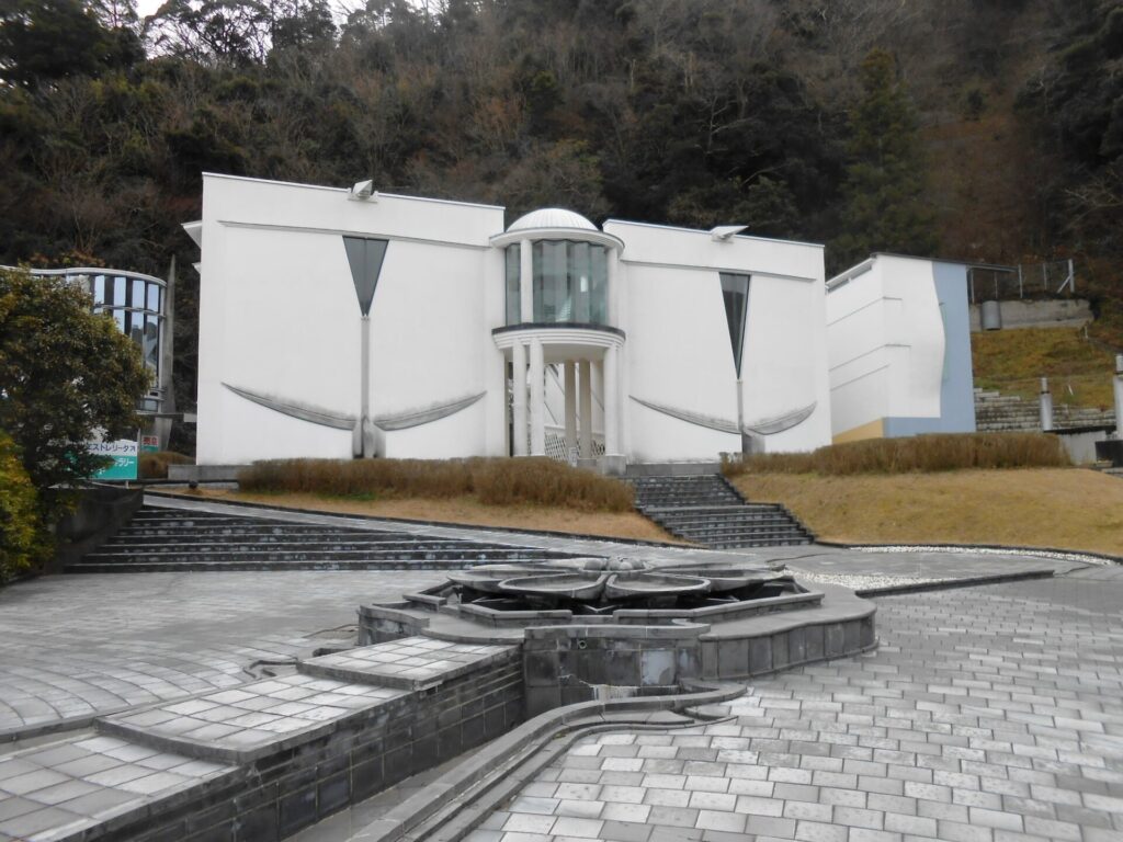 午前: 伊豆の長八美術館で鏝絵を鑑賞