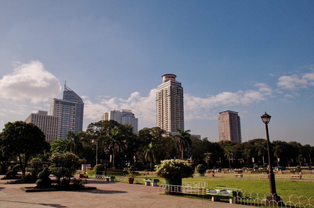 フィリピン　マニラ　ビル群　ダウンタウン　エルミタ　リサール公園