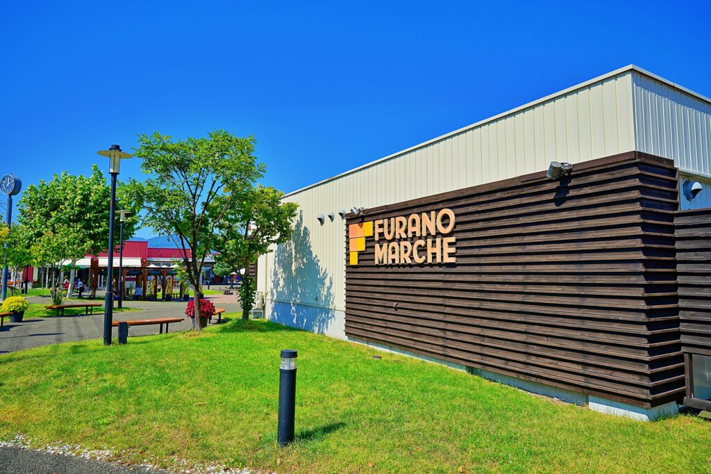 午後: フラノマルシェでショッピング