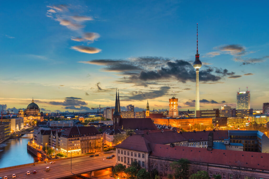 夜: ベルリンテレビ塔