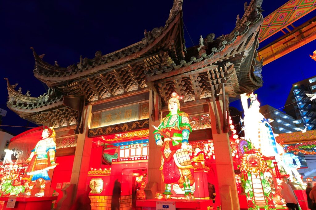 長崎ランタンフェスティバル時の長崎新地中華街のライトアップ