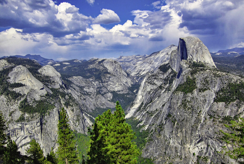 米国　ヨセミテ国立公園　ハーフドーム　グレイシャーポイントからの風景