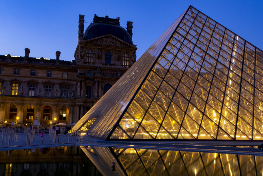 ライトアップされた美術館