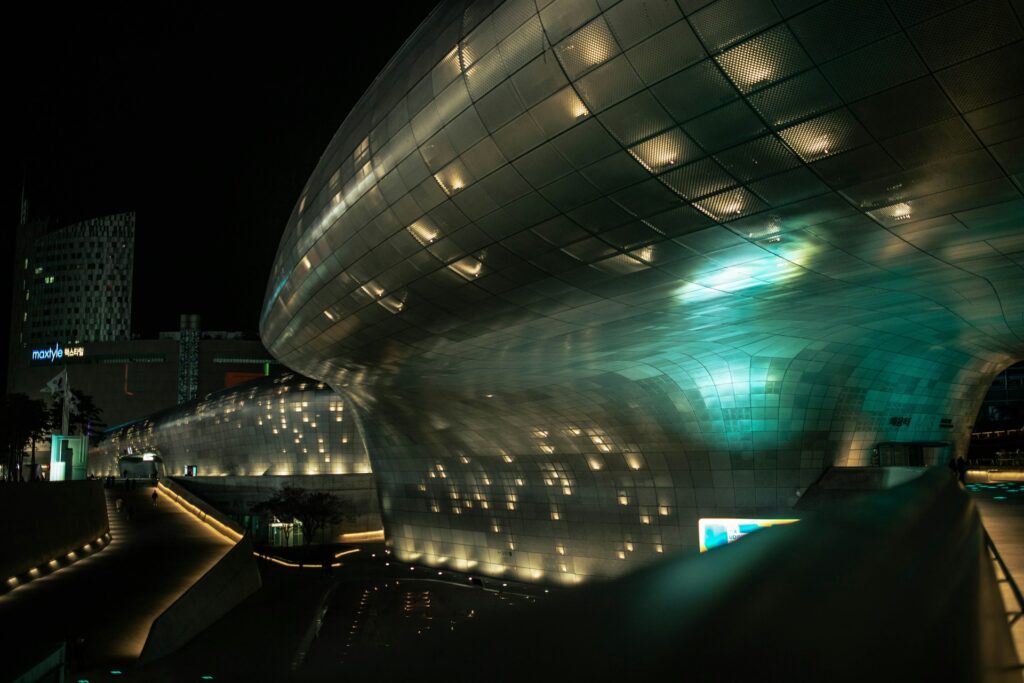 東大門デザインプラザ(DDP)の外観