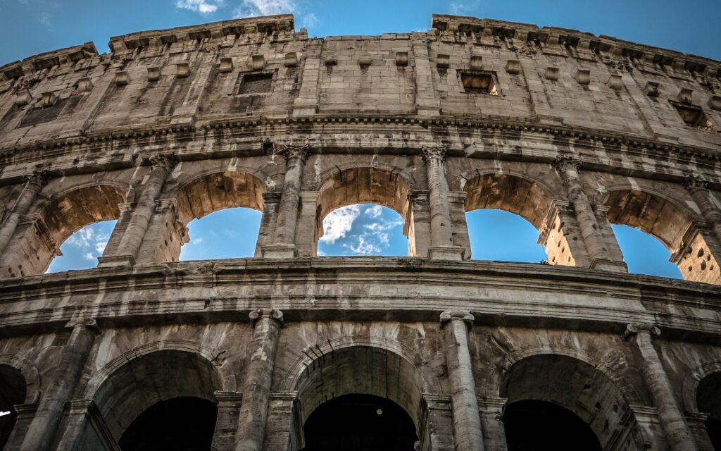 見逃せない歴史的建造物コロッセオ