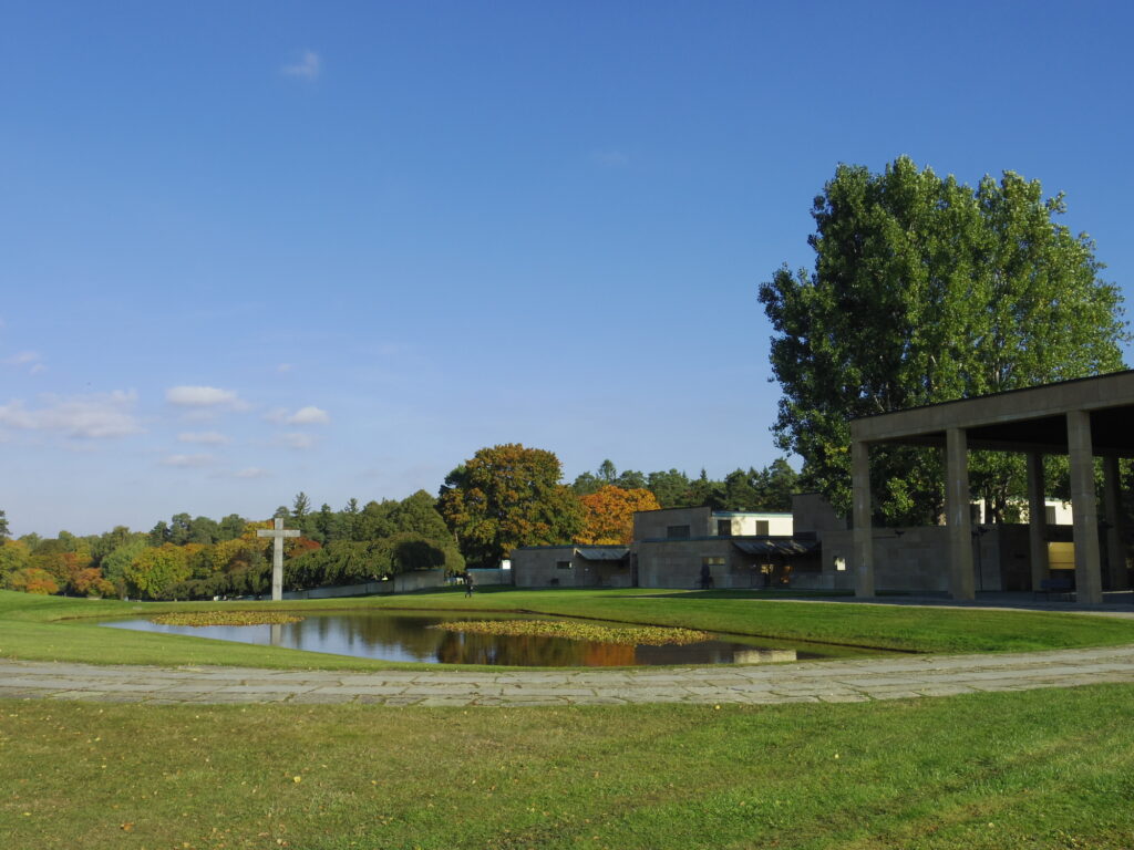 スコーグスシュルコゴーデン（森の墓地）