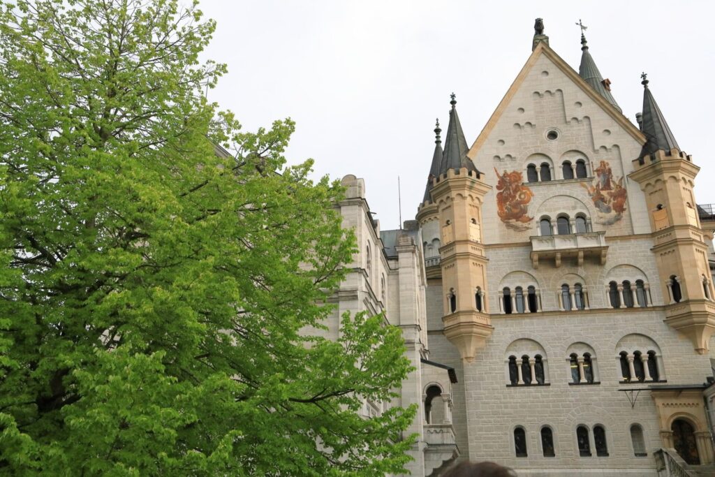 ノイシュバンシュタイン城_城内と樹木