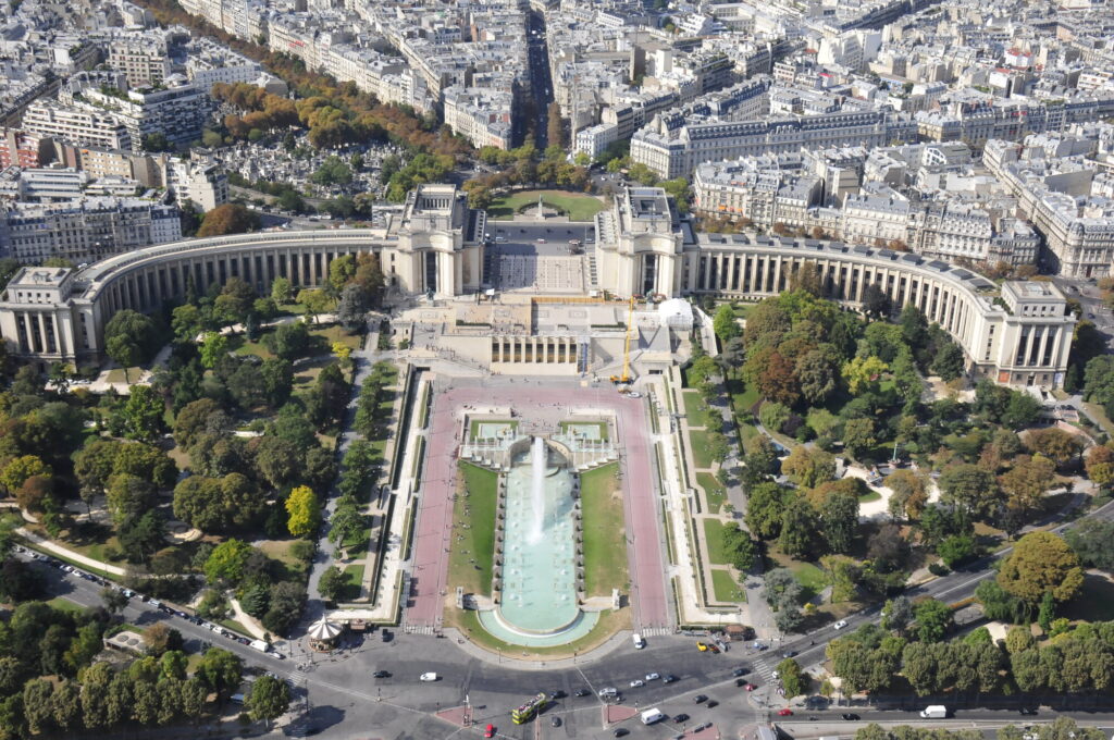 エッフェル塔が目の前の「シャイヨー宮」「トロカデロ庭園」