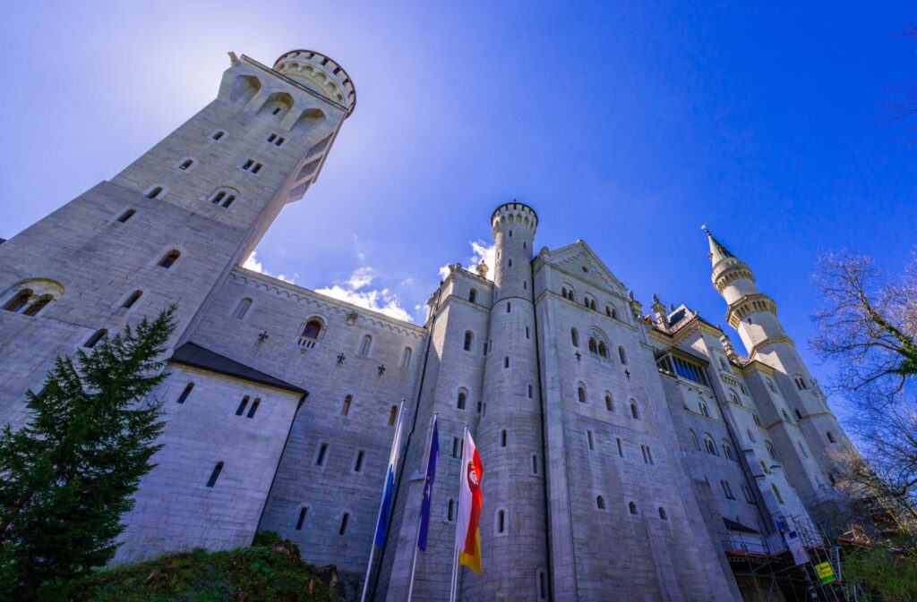 ノイシュバンシュタイン城と青空