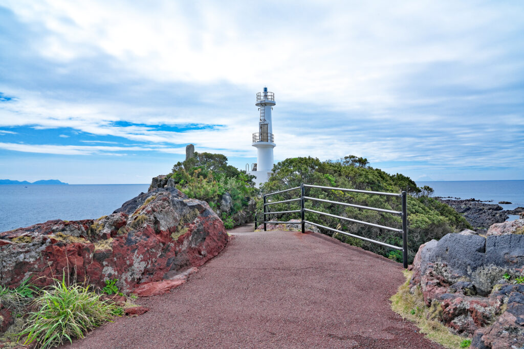【薩摩長崎鼻灯台】 鹿児島県指宿市山川岡児ケ水字長崎