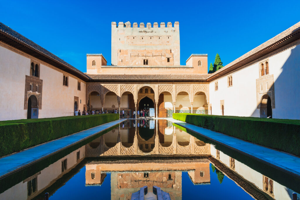 スペイン アルハンブラ宮殿 アラヤネスの中庭