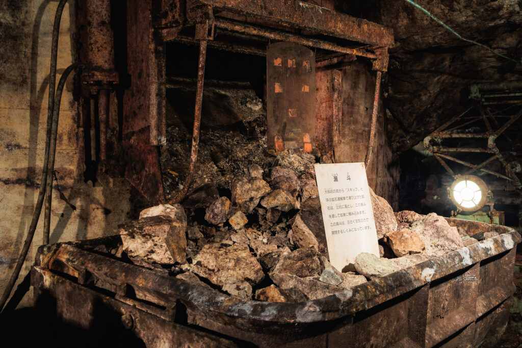 薩摩金山蔵 地下坑洞内の漏斗