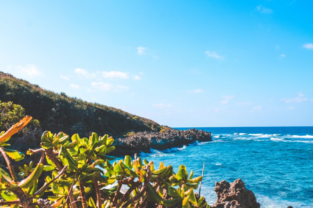 瀬長島の海辺