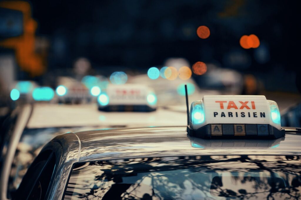 パリ旅行で便利なタクシー