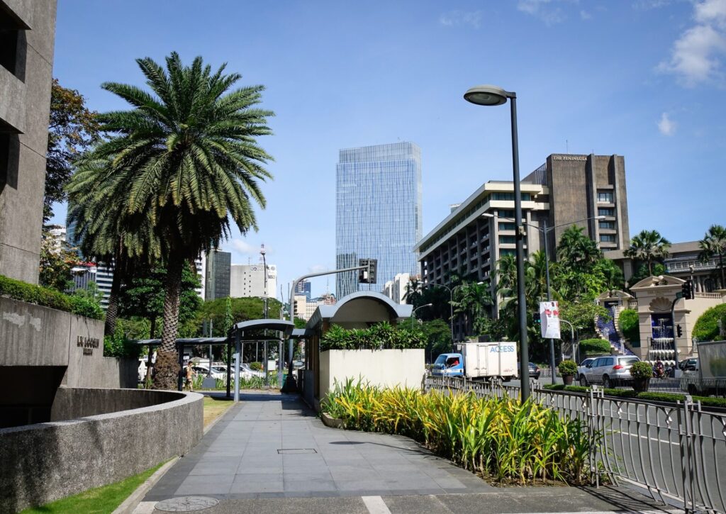 フィリピンのマニラ通とビル