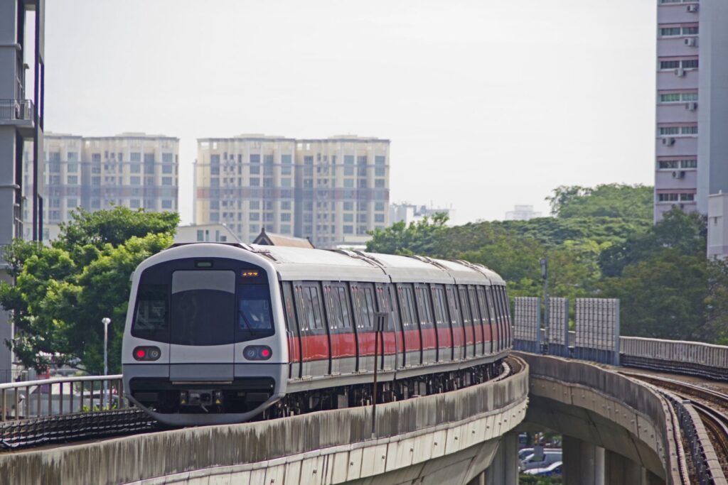 シンガポール観光に便利な移動手段な電車